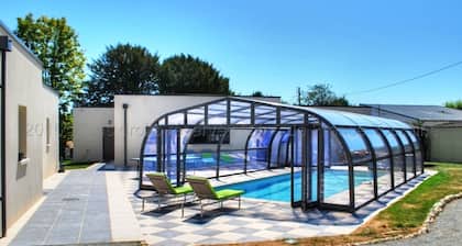 Urban Retreat in Tours: Heated Pool, Up to 14 Guests, Close to City Center & Loire à Vélo