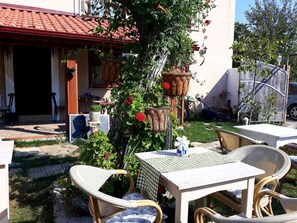 Breakfast (EUR 3 per person)