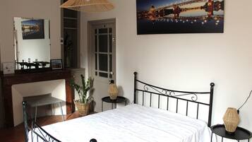 2 makuuhuonetta, silitysrauta/-lauta, Wi-Fi, vuodevaatteet