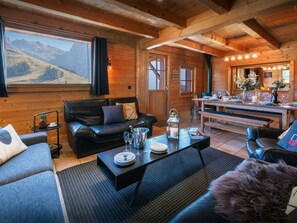 Télévision, cheminée, lecteur de DVD