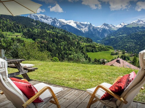 Chalet Chenavray - Manigod base for 10, spa & great skiing - OVO Network