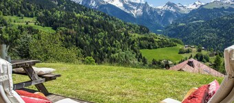 Chalet Chenavray - Manigod base for 10, spa & great skiing - OVO Network