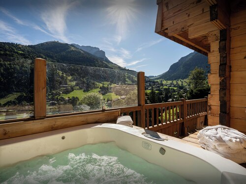 Cristal des Neiges - savoyard ski-in ski-out base & spa - OVO Network