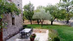 Outdoor dining - GITE BLEU An AMPUS - AMPUS (Ampus)
