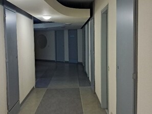 Interior - Air-conditioned studio, pool, parking, pets allowed, 350m beach (Port Camargue)