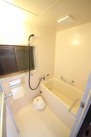 Casa familiar, 3 habitaciones | Baño | Tina y regadera independientes y amenidades de baño gratuitas 