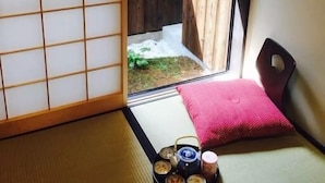 Unclassified image, 4 of 13, button - Raku Hoshi Nijo Castle (Kyoto)