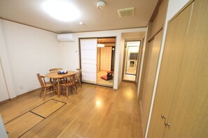 Coin salon dans le hall