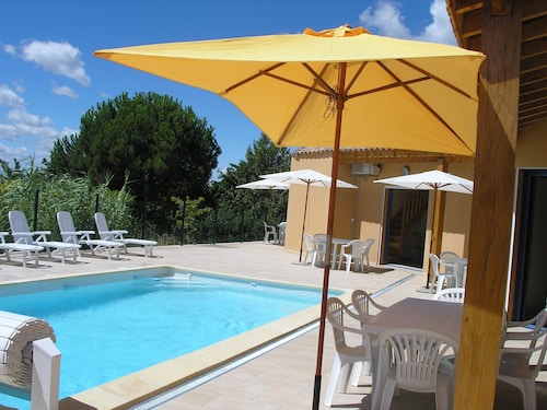 Villa avec piscine chauffée au calme - pour 21 personnes - 8 chambres