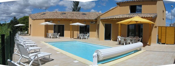 A heated pool - Quiet charming villa with a big terrace and swimming pool (Roujan)