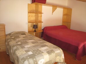 8 bedrooms, iron/ironing board, free WiFi - Quiet charming villa with a big terrace and swimming pool (Roujan)