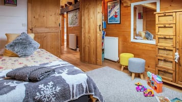 5 habitaciones, tabla de planchar con plancha, wifi y ropa de cama