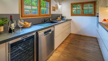 Coffee/tea maker, fridge, microwave, oven