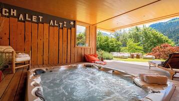 Indoor spa tub