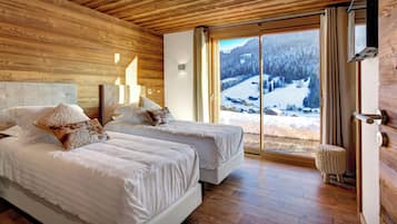 6 bedrooms, iron/ironing board, WiFi, bed sheets