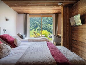 6 slaapkamers, een strijkplank/strijkijzer, wifi, beddengoed