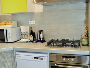 Fridge, microwave, oven, dishwasher