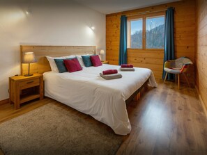 6 habitaciones, tabla de planchar con plancha, wifi y ropa de cama 