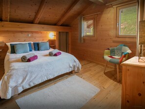 6 habitaciones, tabla de planchar con plancha, wifi y ropa de cama 
