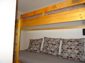 2 bedrooms