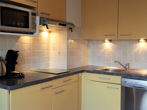 Fridge, dishwasher, coffee/tea maker, toaster - Bright apartment 6 pers, 2 bedr, near slopes, south balcony (La Toussuire)