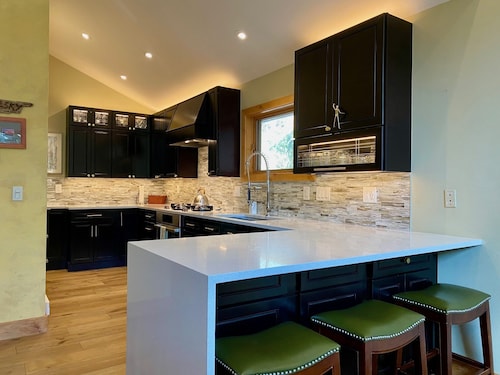 260+ 5★ Reviews!  Between Vail & Beaver Creek Hot Tub/Fire Pit/Ski/Hike/ Golf