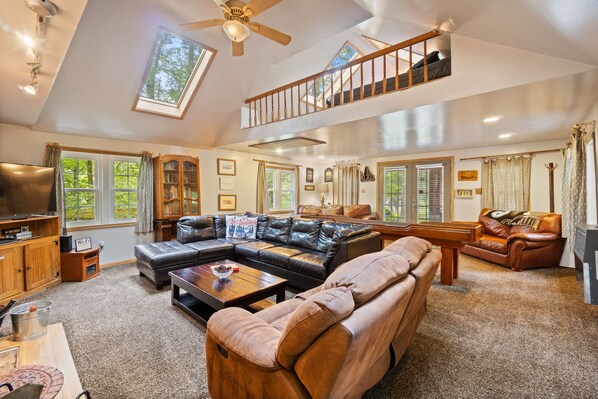 Smart TV, fireplace, DVD player, books