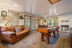 Smart TV, fireplace, DVD player, books