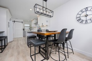 Dining - Elegant 2BR Condo - Gulf Side Townhomes 20 (Gulf Shores)