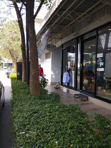 Savi Rooms Deluxe Studio (2) nr Bangkok/Pitavet hospital & many pubs & bars