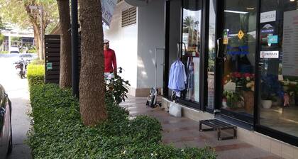 Savi Rooms Deluxe Studio (2) nr Bangkok/Pitavet hospital & many pubs & bars