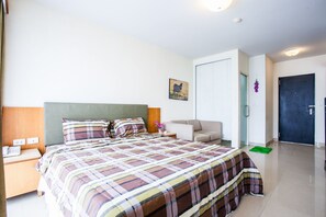 1 habitación, tabla de planchar con plancha, internet y ropa de cama
