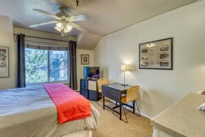 Iron/ironing board, internet, bed sheets, wheelchair access - Studio condo with pool & hot tub - disability access, near the slopes (Park City)