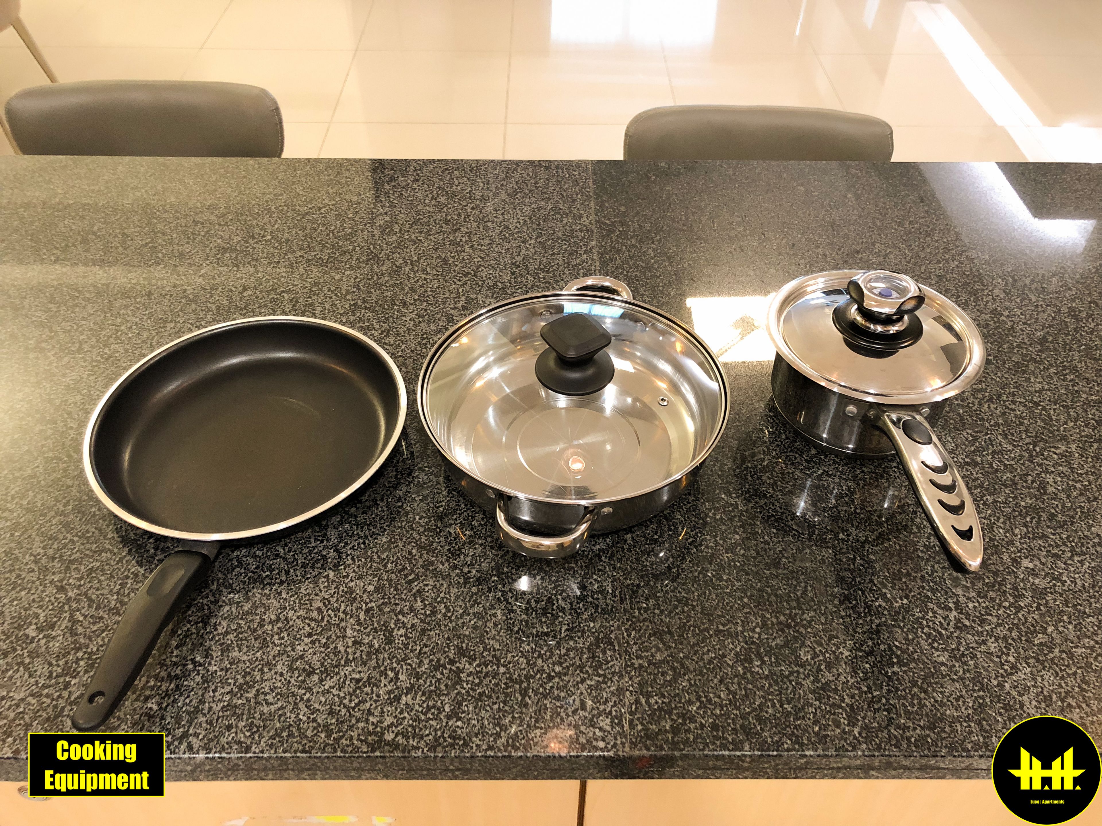 superior apartment, 3 bedrooms, 2 bathrooms, city view | private kitchen | full-sized fridge, microwave, oven, stovetop