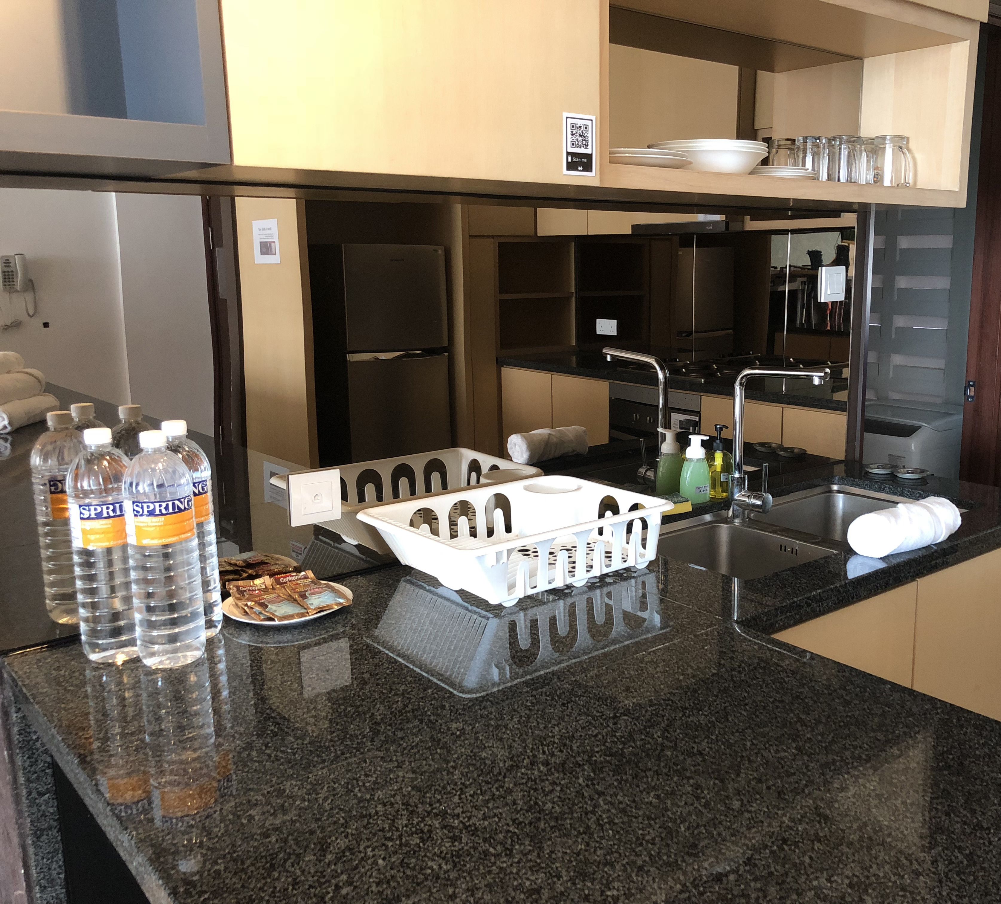 design apartment, 3 bedrooms, kitchen, mountain view | private kitchen | full-sized fridge, microwave, oven, stovetop