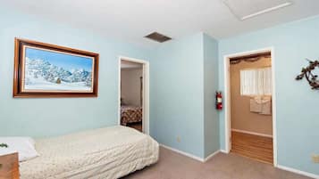 3 bedrooms, bed sheets