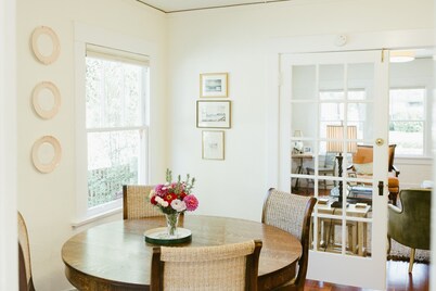 The Down Town House - Charming Bungalow In San Luis Obispo - Private parking! 