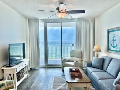 Beautiful One Bedroom PLUS Bunk Room in Lighthouse on the 16th Floor!