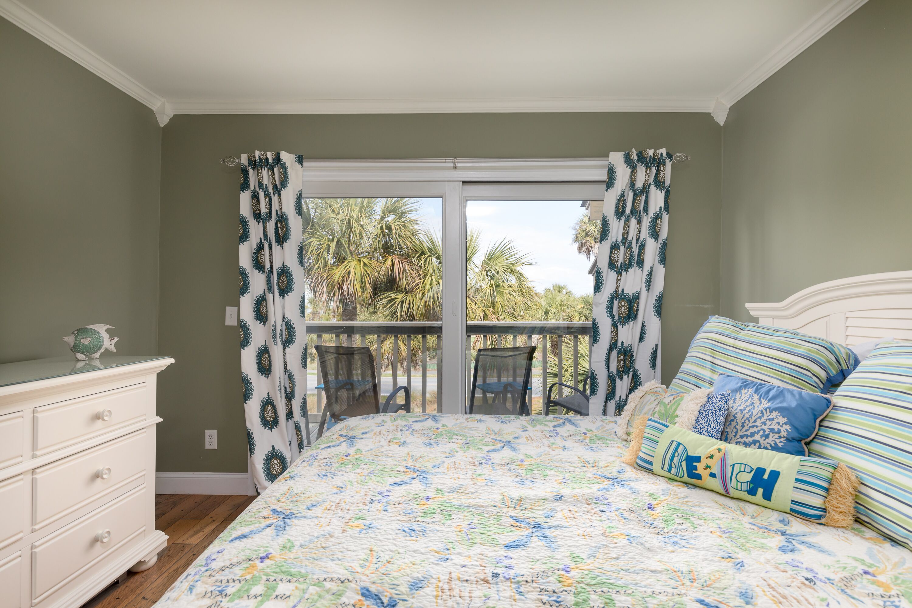 Guest bed direct access with onto its only balcony