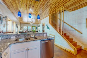 المنشأة من الداخل