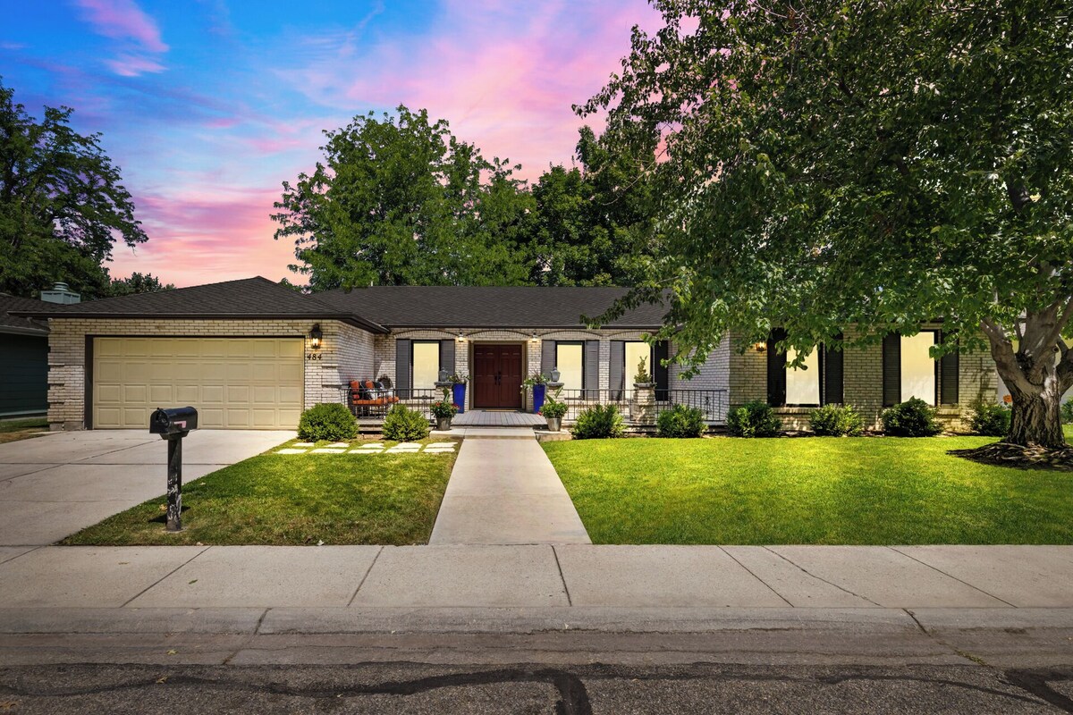 Pottery Barn like Charmer, Close to Everything!