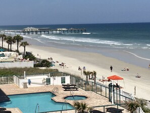 A heated pool - Direct Oceanfront - Heated Pool & Hot Tub (Daytona Beach Shores)