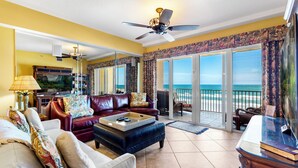 Living area - Direct Oceanfront - Heated Pool & Hot Tub (Daytona Beach Shores)
