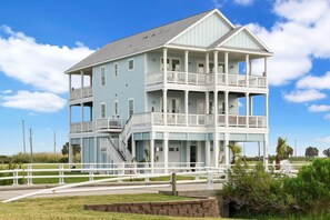 Exterior - Luxury Water Front, Family Beach House, Four Balconies w/spectacular views. (Galveston)