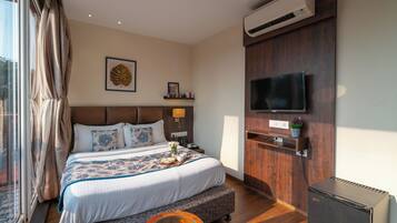 In-room safe, desk, laptop workspace, iron/ironing board