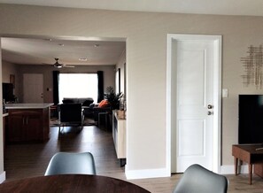 Interior - Convenient comfort Next to Old Town Scottsdale Dining Bars Baseball Shops Golf  (Scottsdale)