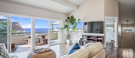 TV connectée, livres, médiathèque, vidéothèque