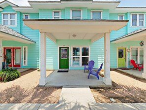 Exterior - Located in Town, Close to beach, Shared Pool, Pet Friendly (Port Aransas)