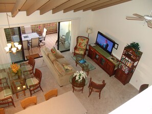 Téléviseur connecté, lecteur de DVD, livres, sélection de musique