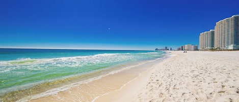 På stranden